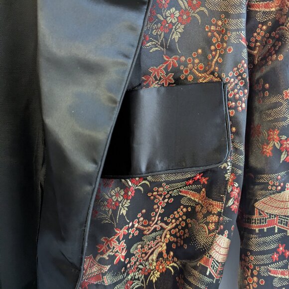 Vintage Oriental brand robe with a traditional Pagoda scene - Picture 6 of 7